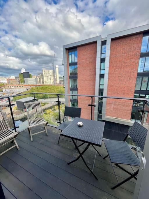 Modern Lux Apartment 2 Bed 2 Bath Ensuits Manchester Exterior photo